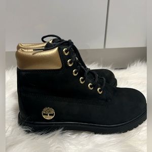 A pair of waterproof Timberland black boots size 6.5 woman.